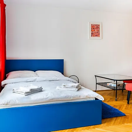 Quiet In The Old Town Warschau